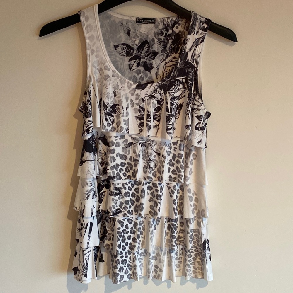 BODY CENTRAL BOUTIQUE SLEEVELESS TOP